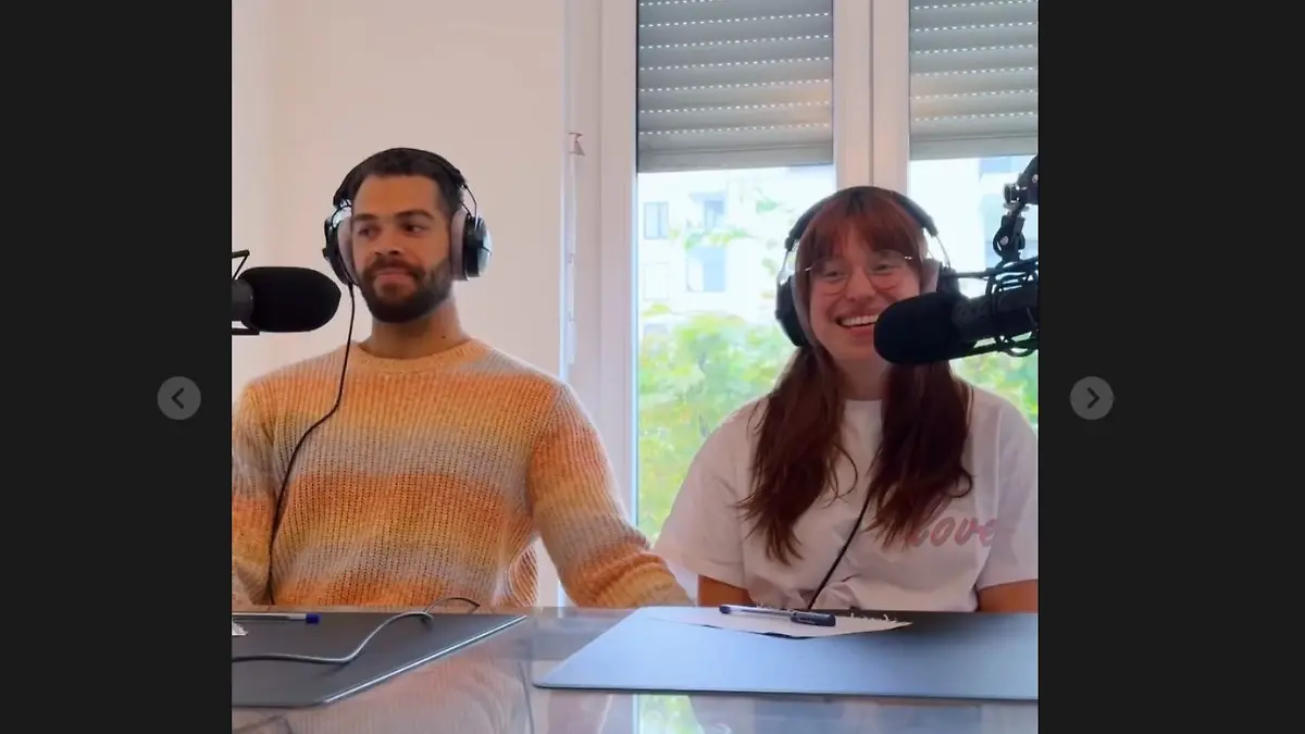 Hier lacht sie! Bibi Heinicke neben ihrem aktuellen Freund Timothy. Gegenüber von ihnen sitzt Ex-Julian mit seiner Schwester Bianca. 