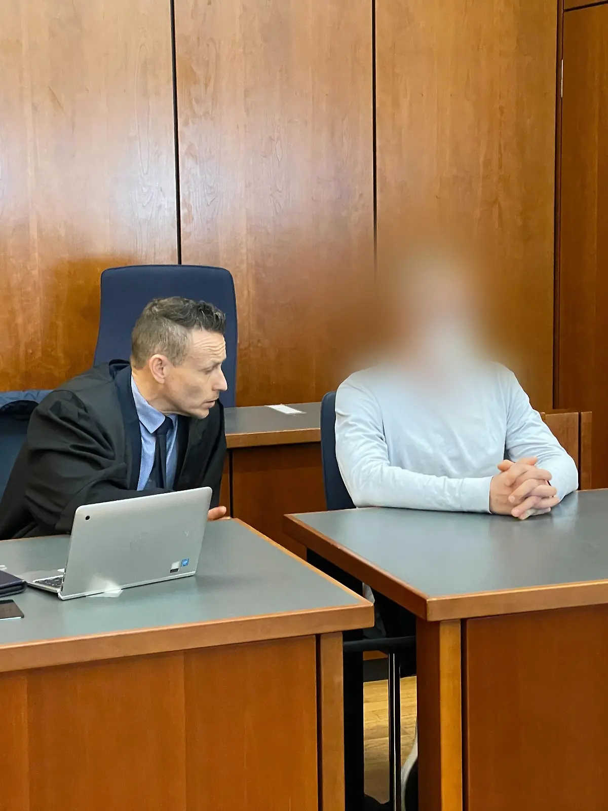 Der 28-Jährige legt vor dem Landgericht Göttingen ein strafmilderndes Geständnis ab.