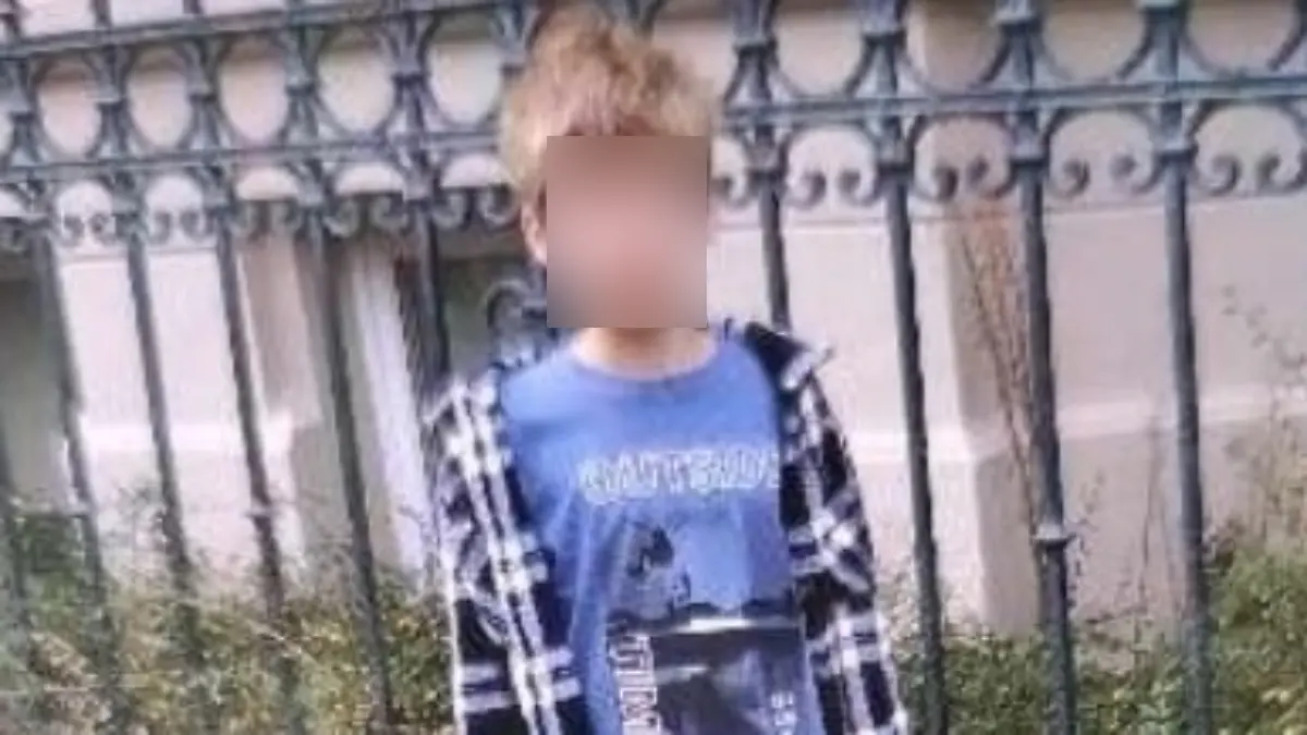 Als der Zehnjährige verschwindet, hat er ein helles Kuscheltier bei sich.