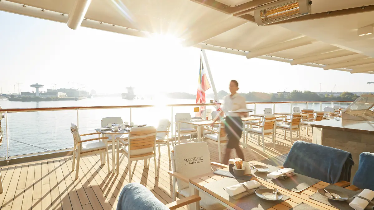 Das Lido-Restaurant auf der „Hanseatic Inspiration” von Hapag-Lloyd Cruises