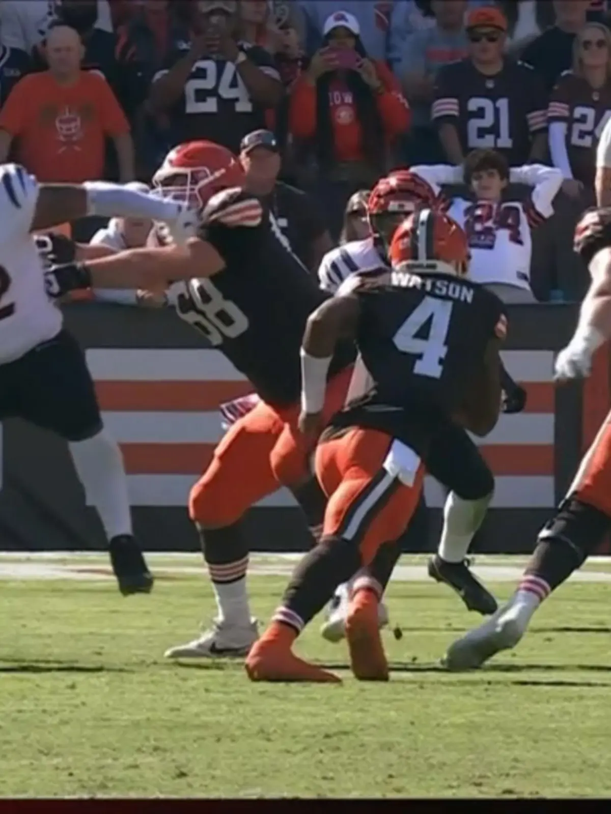 Bild zu: "Browns-Quarterback erleidet Horror-Verletzung"