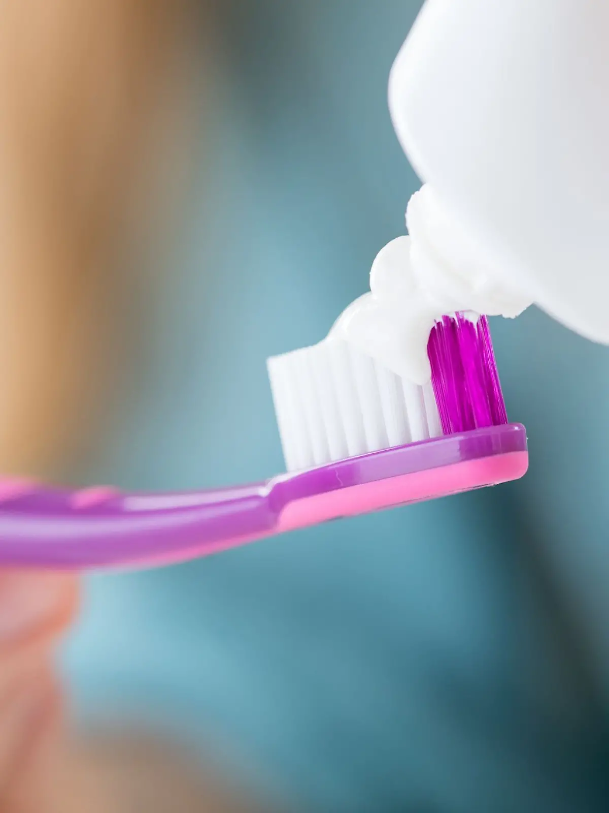 Bild zu: "Keimschleuder im Bad? So bleibt die Zahnbürste sauber und hygienisch"