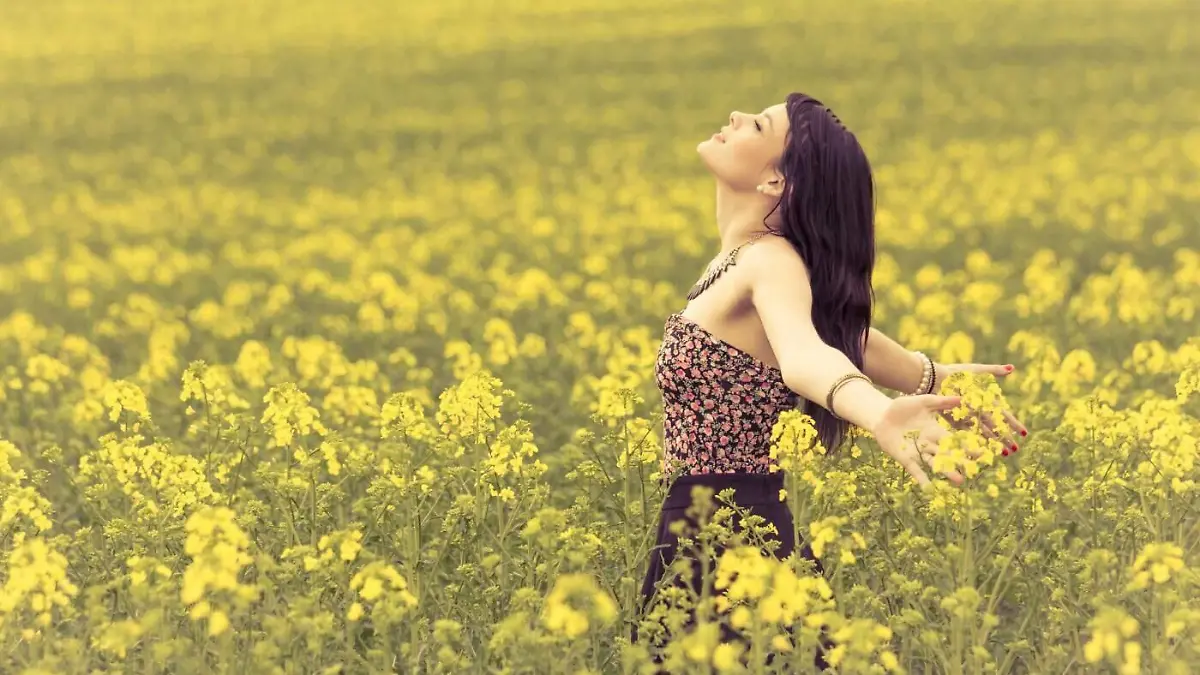 Happy beautiful woman in free summer love of youth wellbeing model released, Symbolfoto, 09.03.2020 17:41:55, Copyright: xazur13x Panthermedia28189859