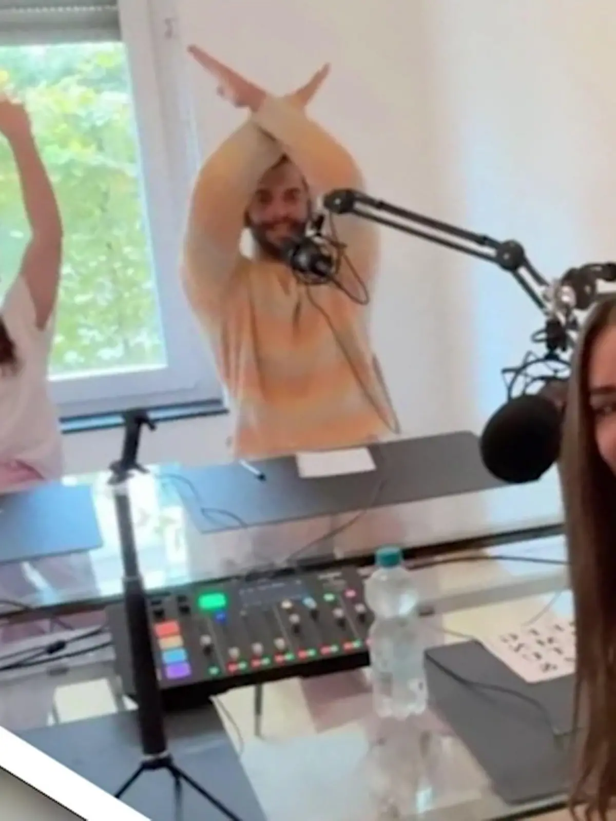 Bild zu: "Hier machen Bibi und Julian gemeinsame Sache"