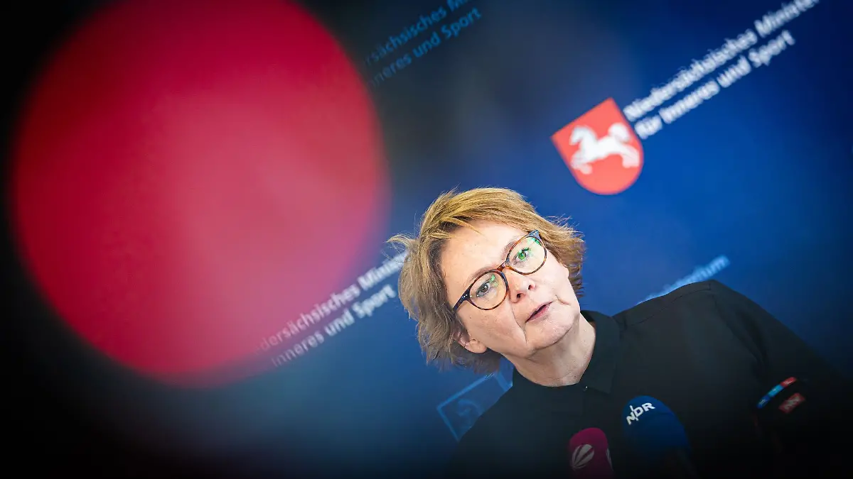 Niedersachsens Innenministerin Behrens ist von den Ergebnissen der Studie beunruhigt. (Archivbild)