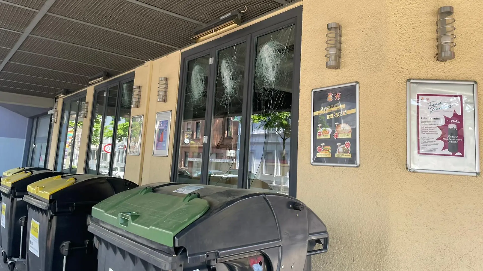 Ehemaliger Restaurant-Mitarbeiter schlägt mit Schwert um sich