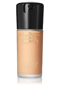 Studio Radiance Serum Powered Foundation von MAC