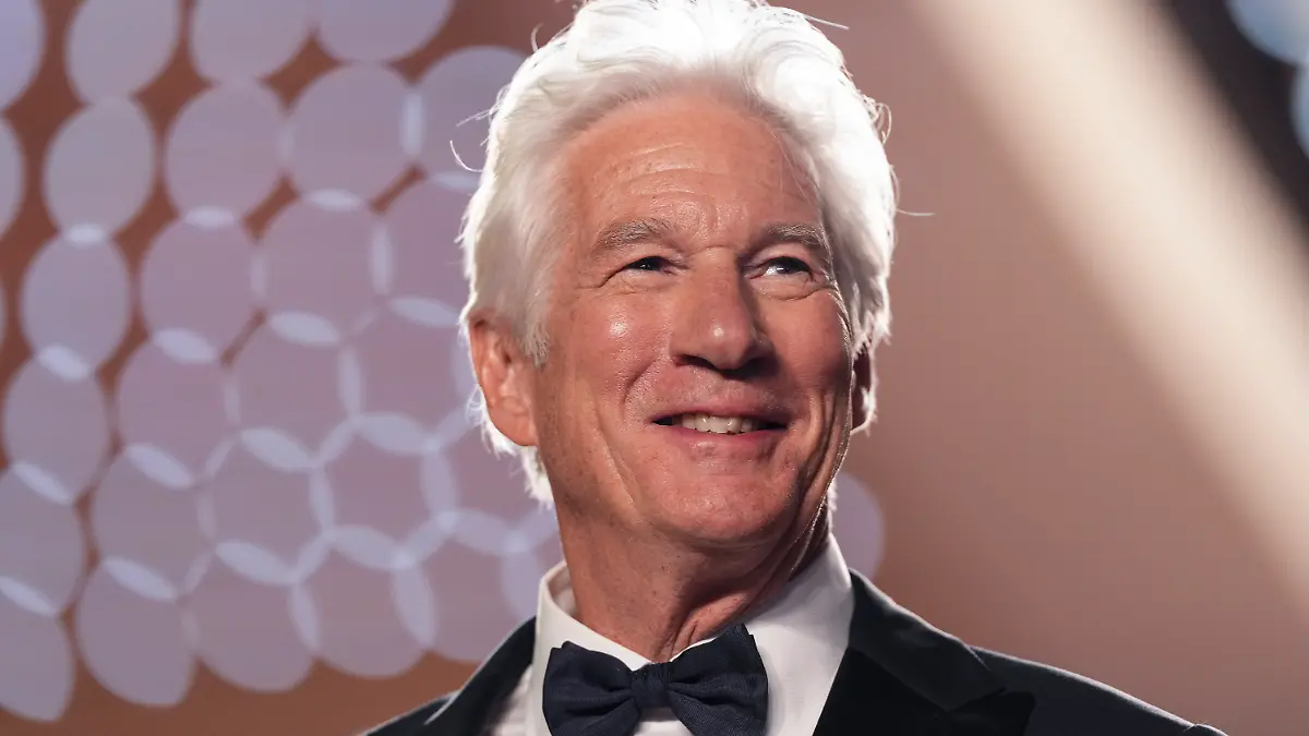 Richard Gere verlässt die Premiere des Films „Oh, Canada” bei den 77. Internationalen Filmfestspielen in Cannes.