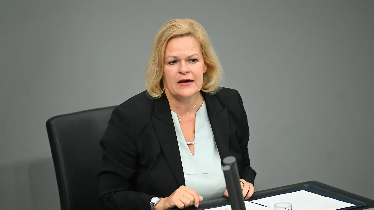 Dass im Bundesrat Teile des sogenannten Sicherheitspakets blockiert worden sind, ärgert Bundesinnenministerin Nancy Faeser (SPD). Auch Bundeskanzler Olaf Scholz (SPD) hat sich dazu kritisch geäußert. (Archivbild)
