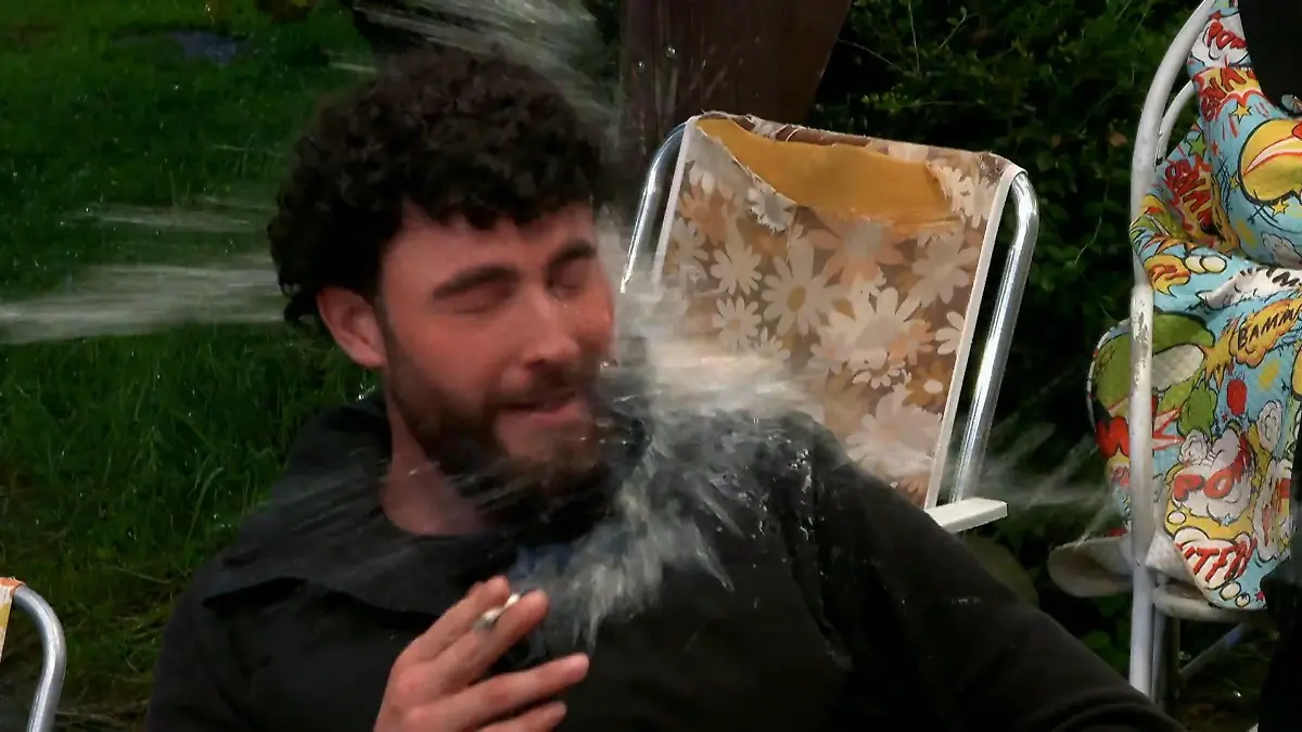 Sommerhaus-Klatsche: Umut Tekin kriegt ne kalte Dusche Rafis Rache ist flüssig