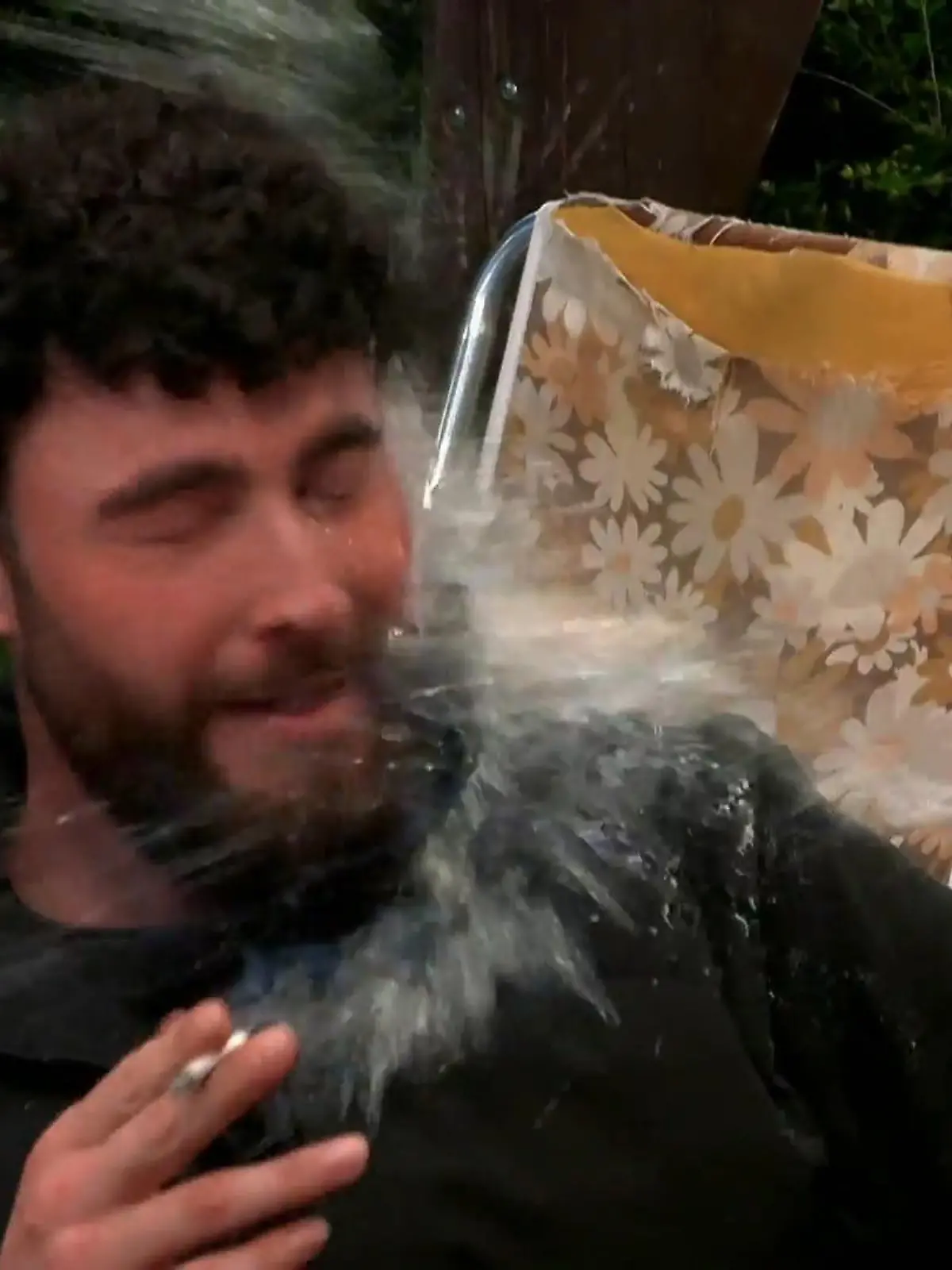 Bild zu: "Sommerhaus-Klatsche: Umut Tekin kriegt ne kalte Dusche"