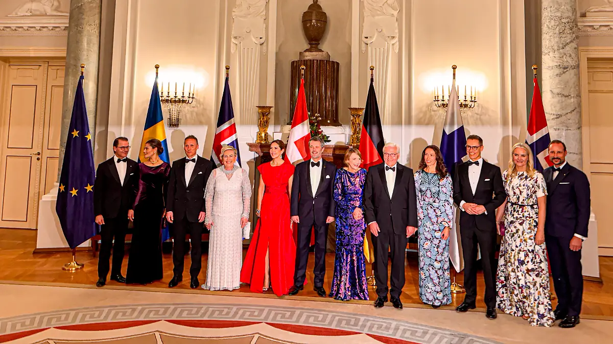 Die skandinavischen Royals beim Abendessen anlässlich des 25. Jubiläums der Nordischen Botschaften auf Schloss Bellevue