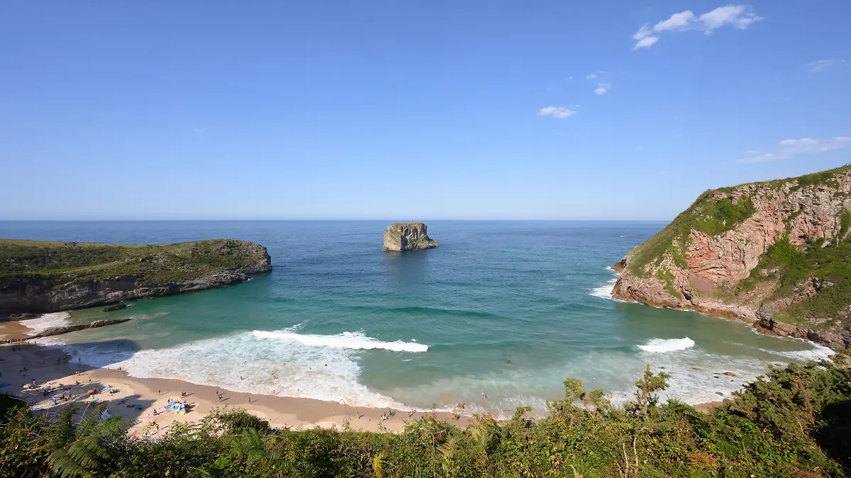 Der Strand Playa de Ballota.