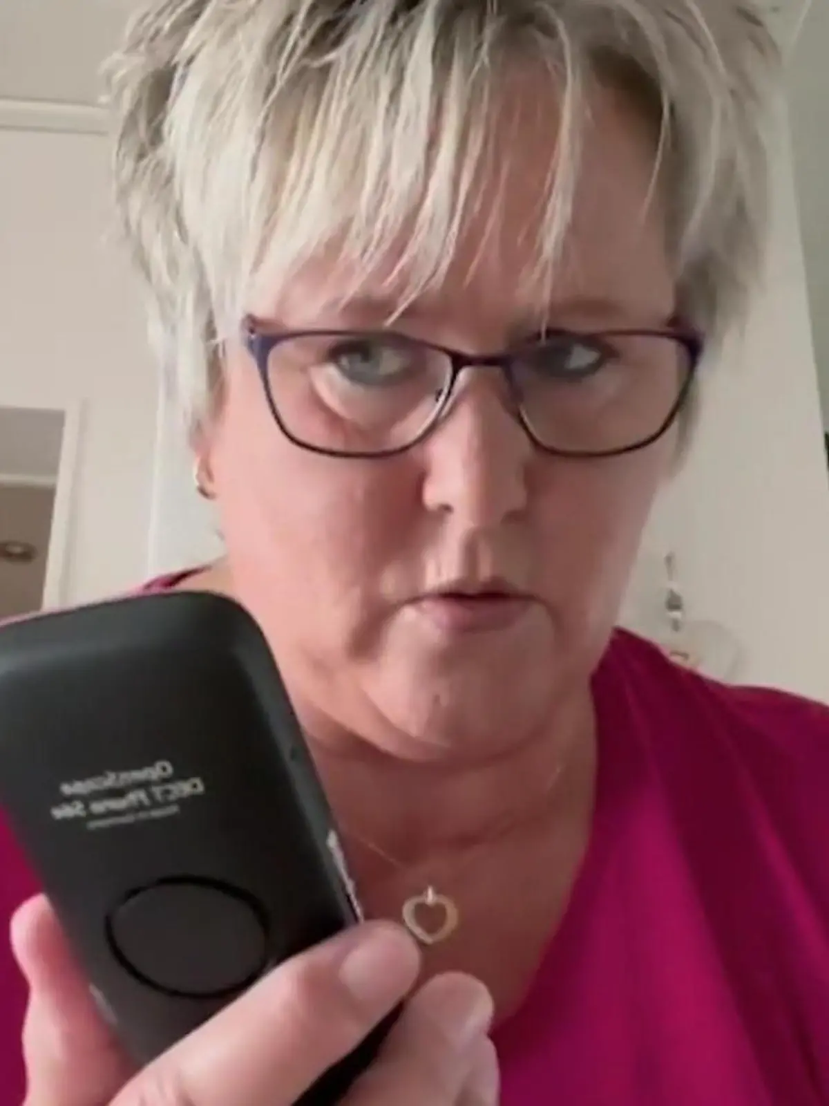 Relativ schnell und einfach einiges an Gewicht verlieren und den Appetit zügeln? Das geht! Ozempic sei Dank. Doch das verschreibungspflichtige Medikament ist eigentlich für Diabetiker gedacht - und nicht zum Abnehmen. Trotzdem ist es gar nicht so schwer, an ein Rezept zu kommen. Aber. Diejenigen, die auf Ozempic angewiesen sind, sind diejenigen, die mit den Auswirkungen des Medikamentenmangels zurecht kommen müssen.