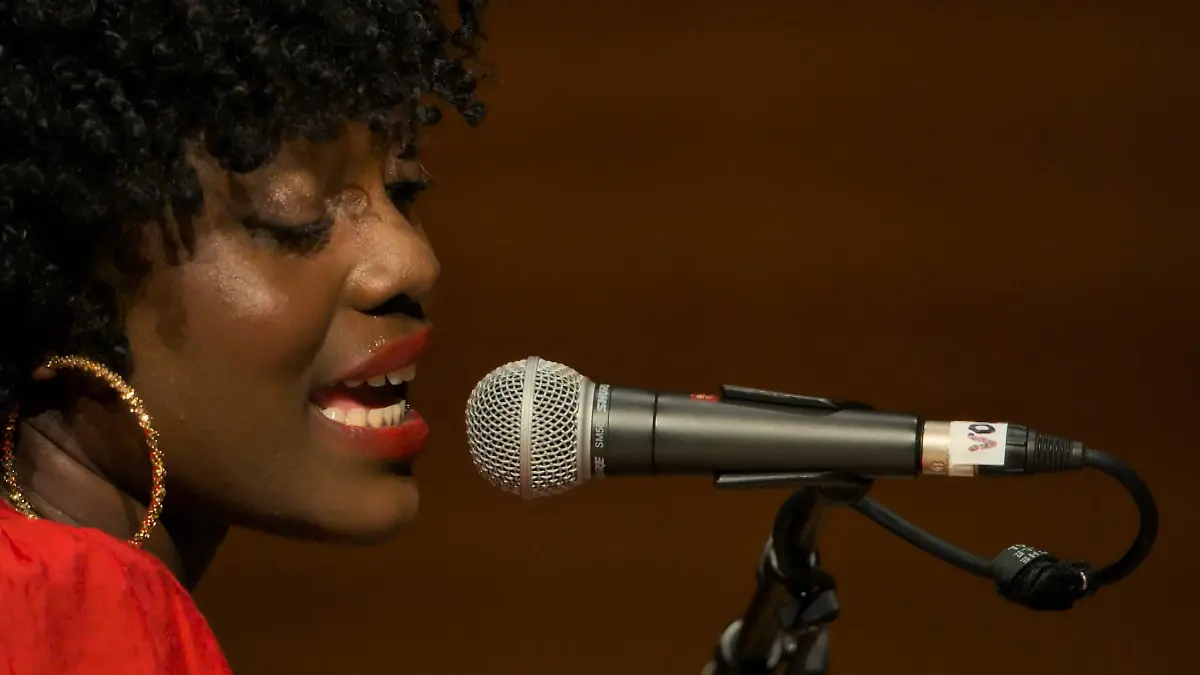 Savannah singt und spielt aus dem Herzen "Walk In Love"