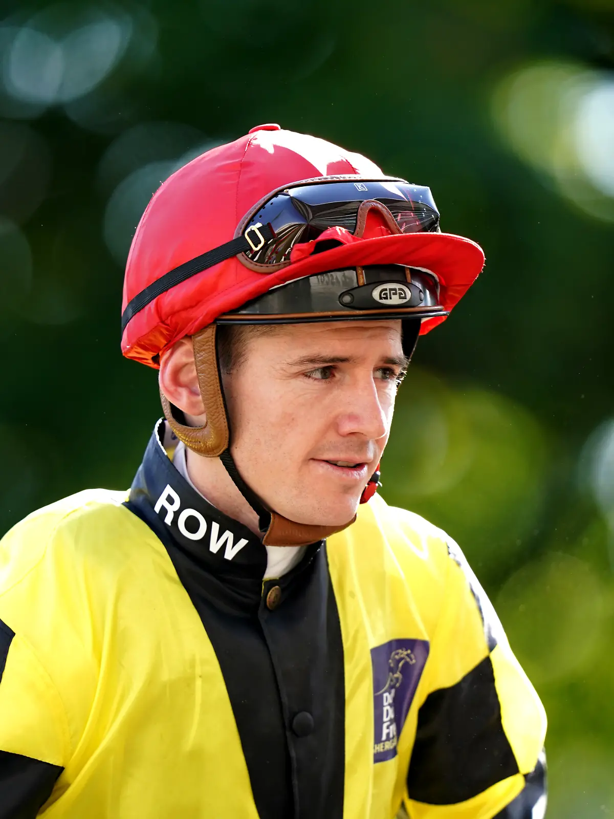 Jockey Jason Collett (33) eilte nach dem Sturz sofort zu seinem Pferd.