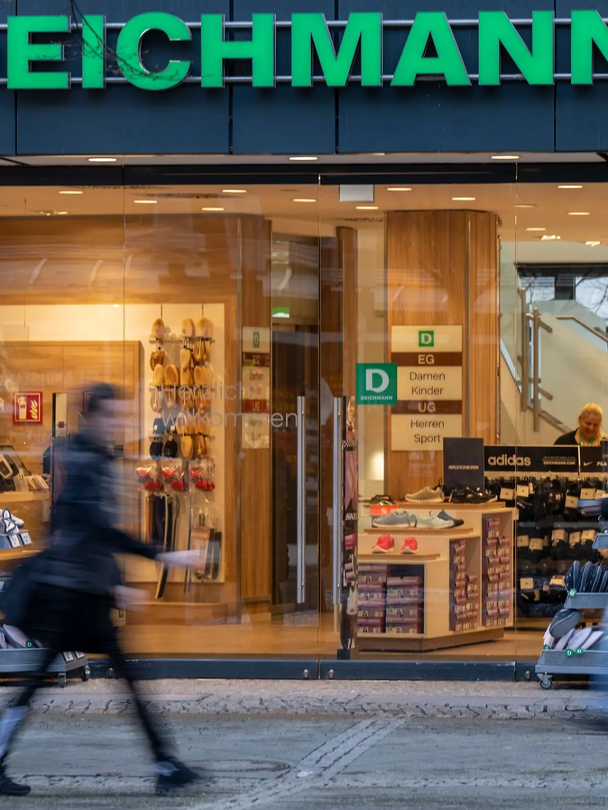 Bild zu: "Irreführende Werbung bei Deichmann, Tchibo und Co.? "