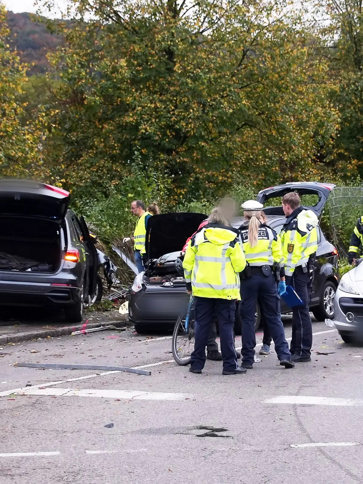 Bild zu: "Drei Tote nach schwerem Verkehrsunfall in Esslingen"