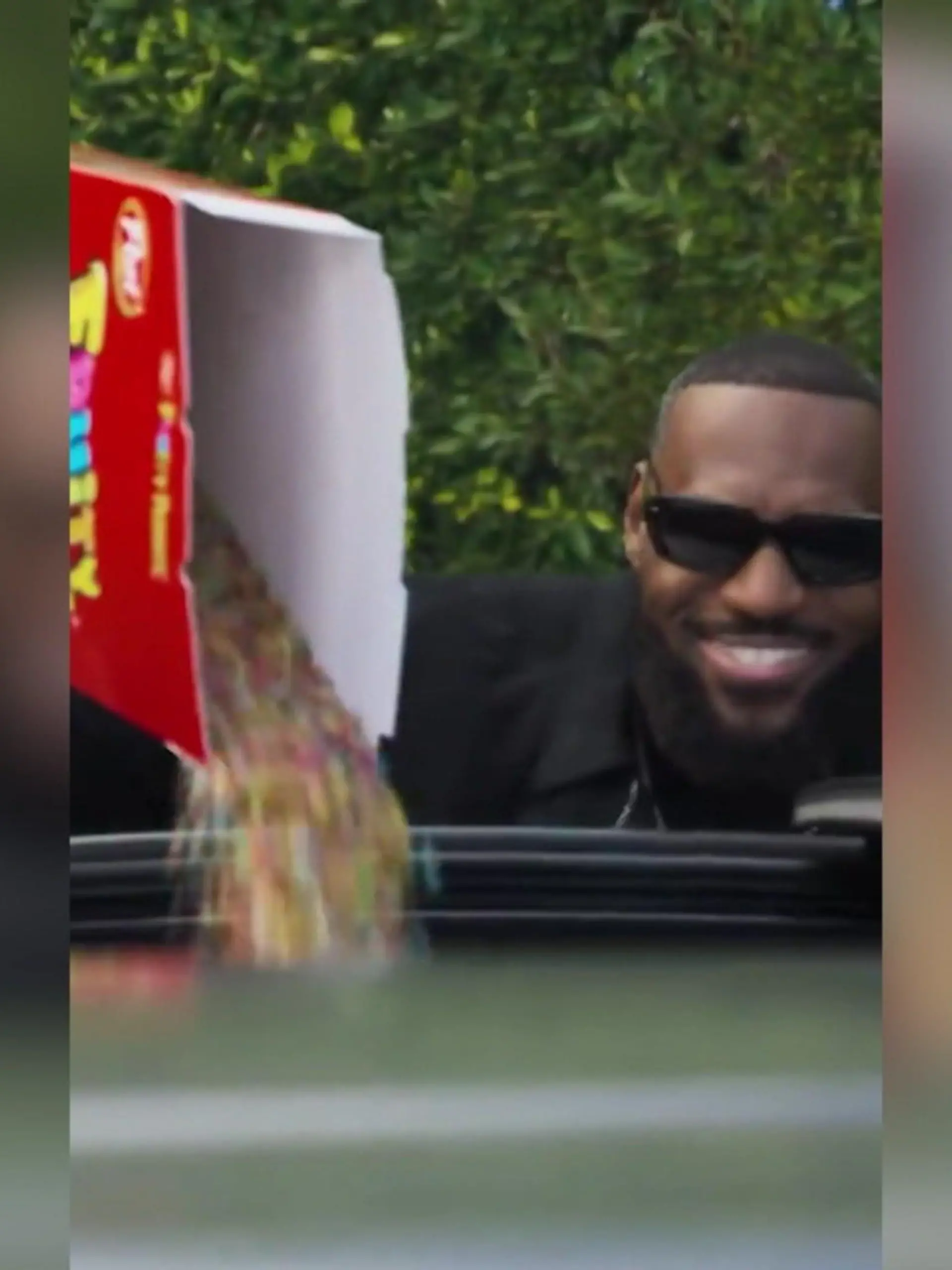 Bild zu: "LeBron James veräppelt seinen Junior vor erstem gemeinsamen NBA-Spektakel"