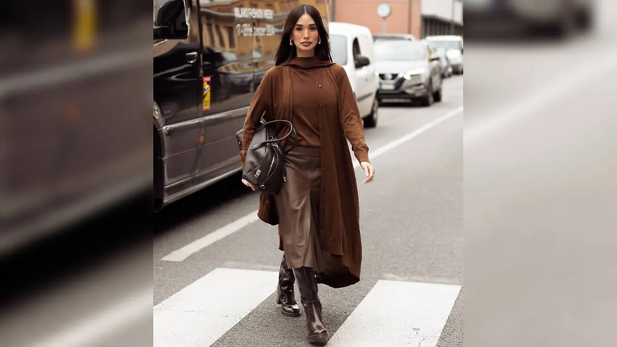 Die Schauspielerin Heart Evangelista zeigt auf der Mailänder Fashion-Week, wie man einen braunen Lederrock kombinieren kann