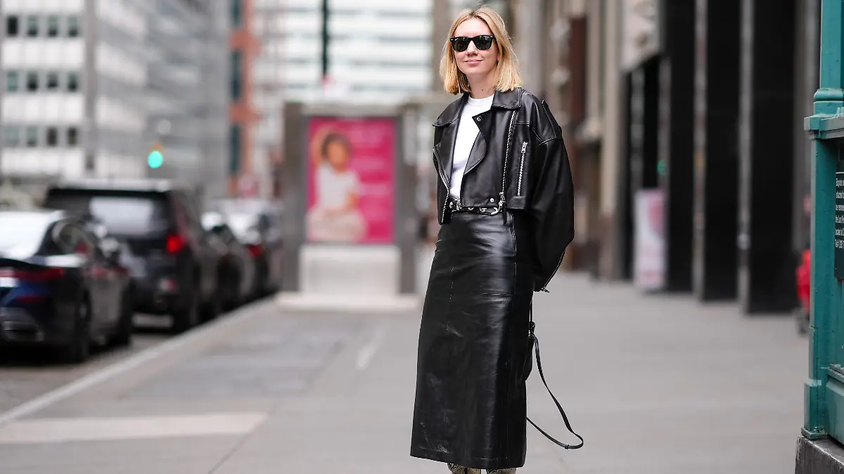 Die New Yorker Mode-Expertin Lisa Aiken präsentiert ihren Streetstyle auf der Fashion Week 2024 