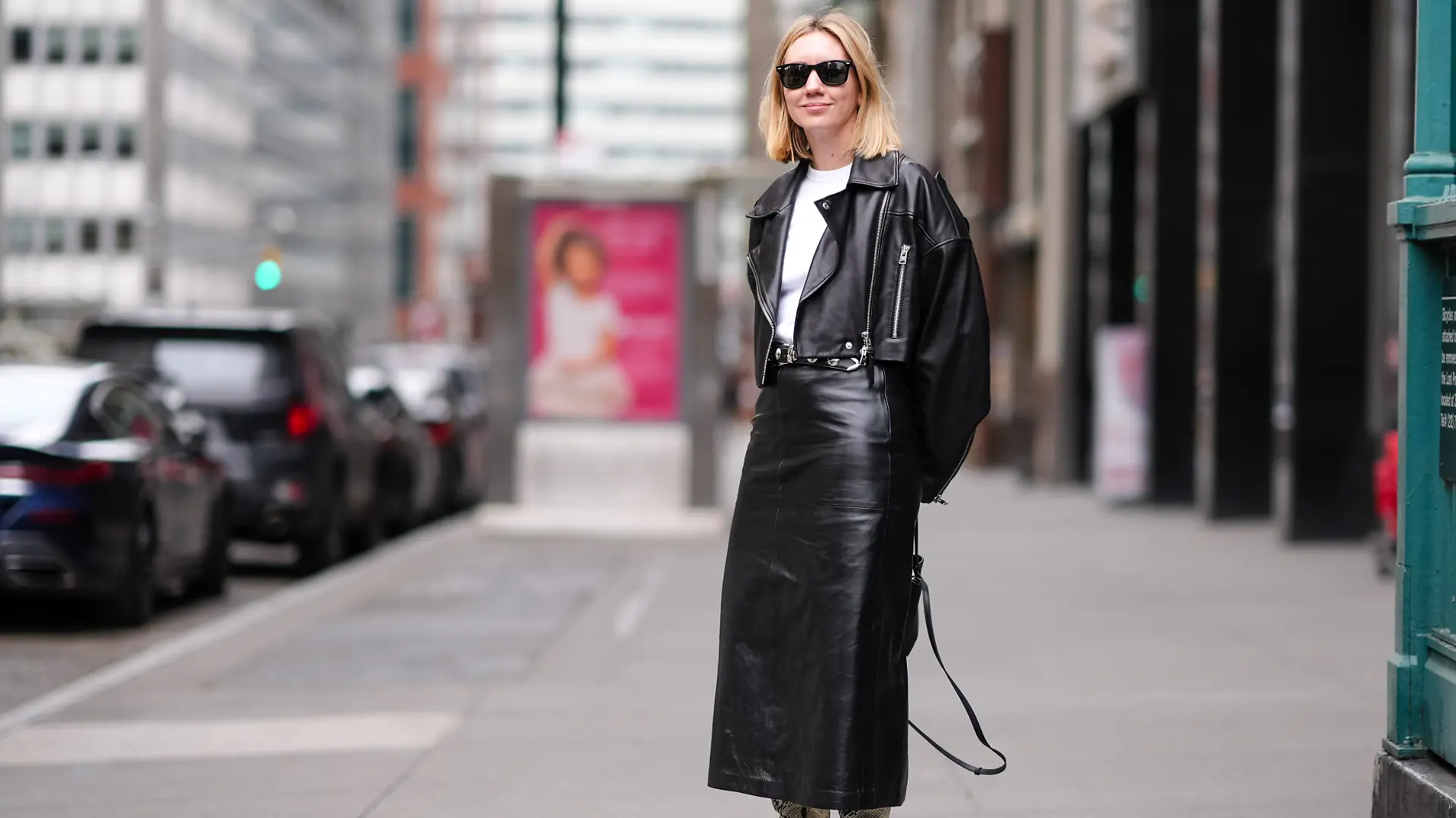 Die New Yorker Mode-Expertin Lisa Aiken präsentiert ihren Streetstyle auf der Fashion Week 2024