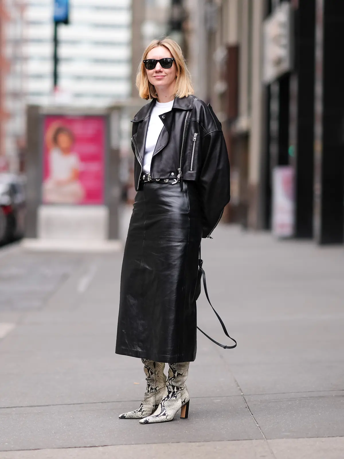 Die New Yorker Mode-Expertin Lisa Aiken präsentiert ihren Streetstyle auf der Fashion Week 2024 