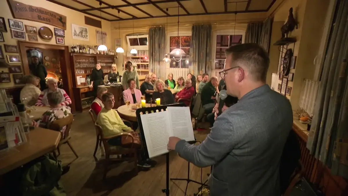 Pastor Michael Wendel bei der Predigt.