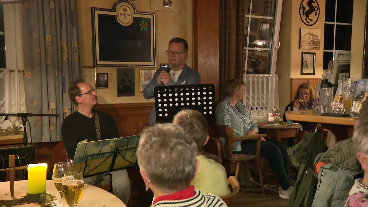 Gottesdienst der etwas anderen Art Zwischen Currywurst und Bier