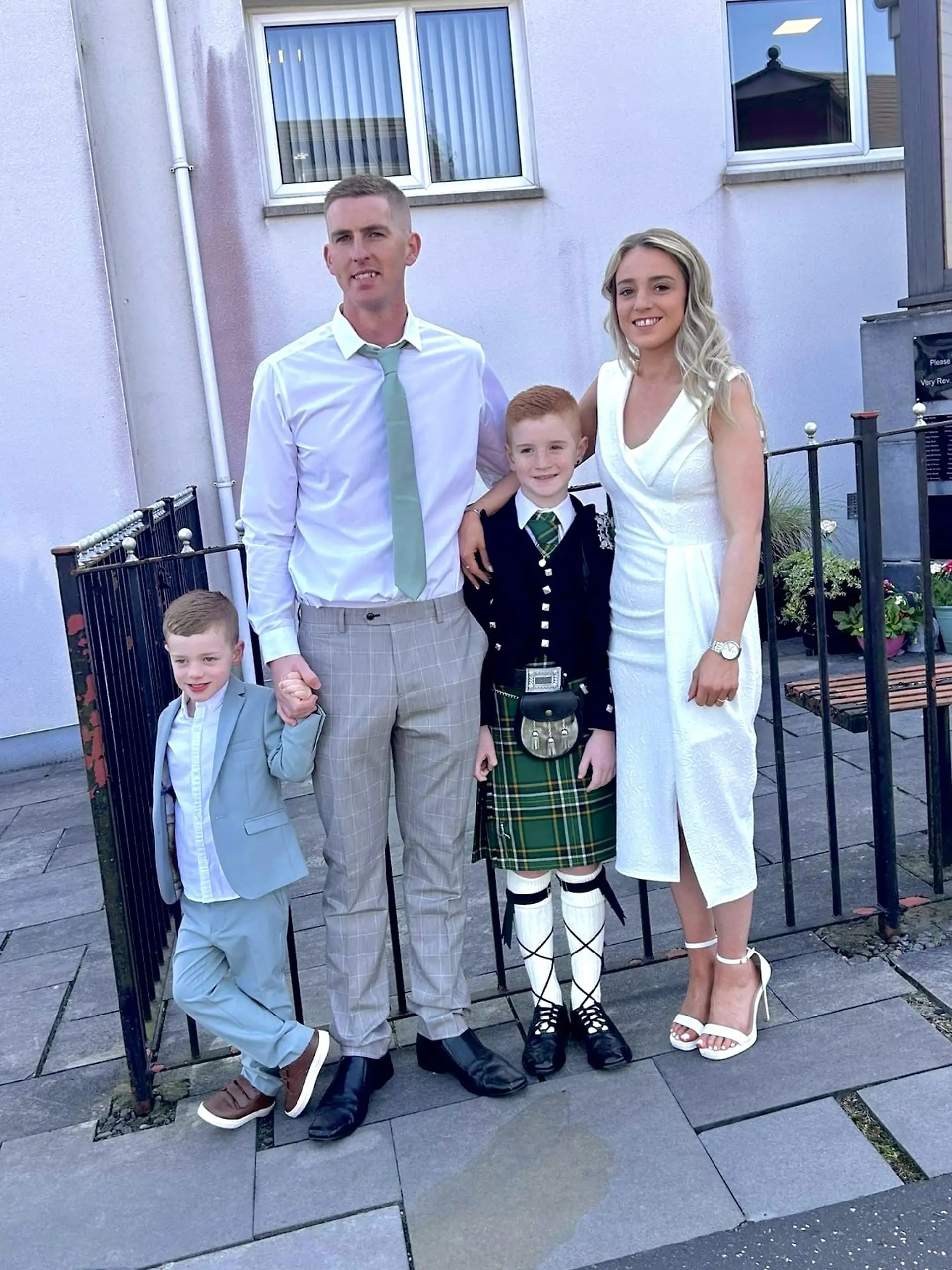 Danielle Gallacher (32) und ihr Mann, Jordan O’Donnell, erlauben ihren Söhnen Caiden und Oliver einiges! Zum Beispiel dürfen sie so viel am TV- oder Smartphonebildschirm hängen, wie sie wollen.
