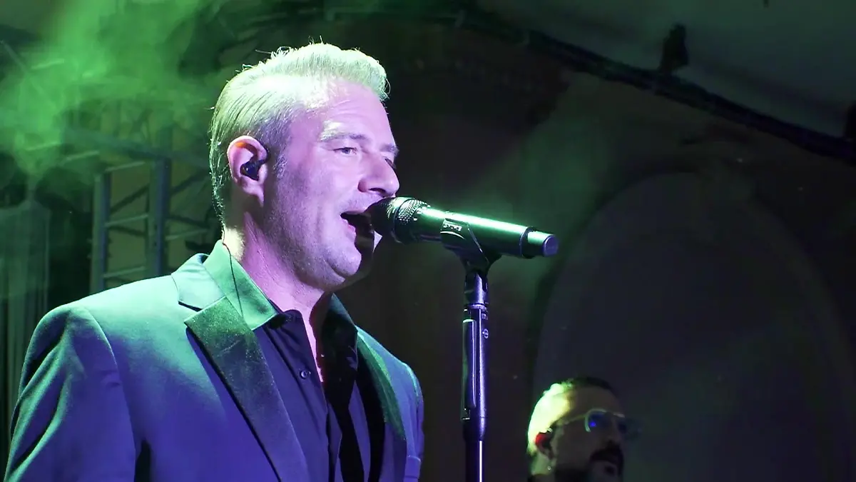 Er zeigt seine Moves! Sascha performt im Palmengar