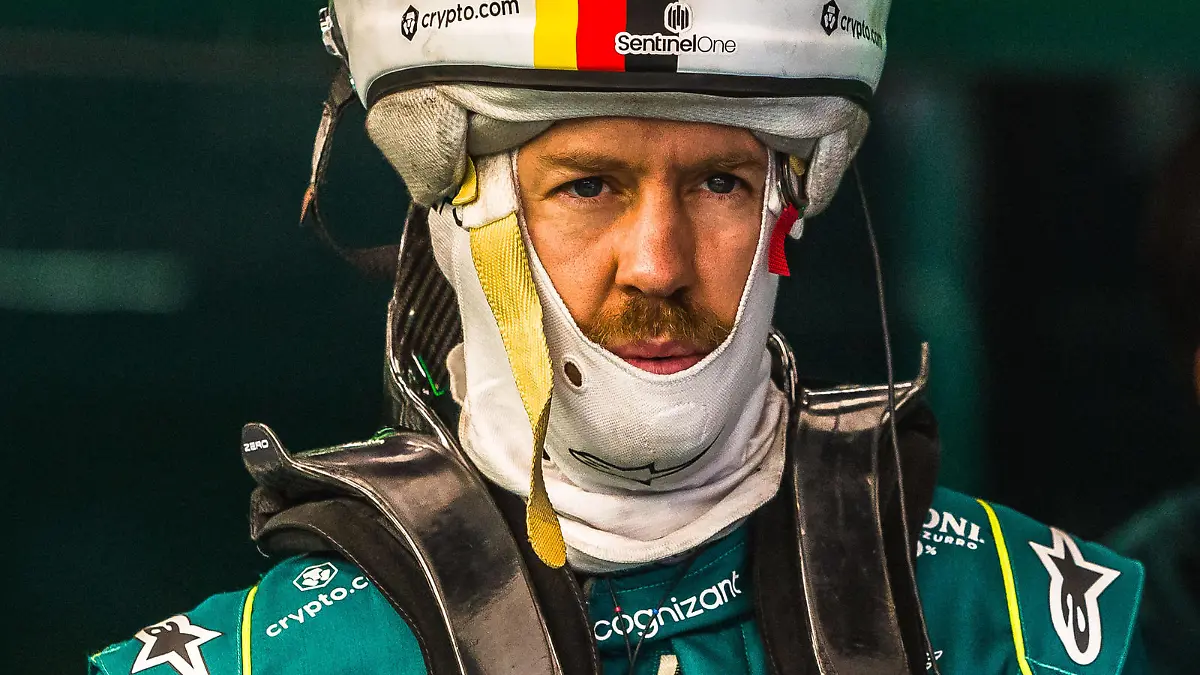 February 25, 2022, Barcelona, Catalonia, Spain: SEBASTIAN VETTEL GER from team Aston Martin in the teams garage at day three of the Formula One winter testing at Circuit de Catalunya Barcelona Spain - ZUMAo105 20220225_zap_o105_033 Copyright: xMatthiasxOesterlex