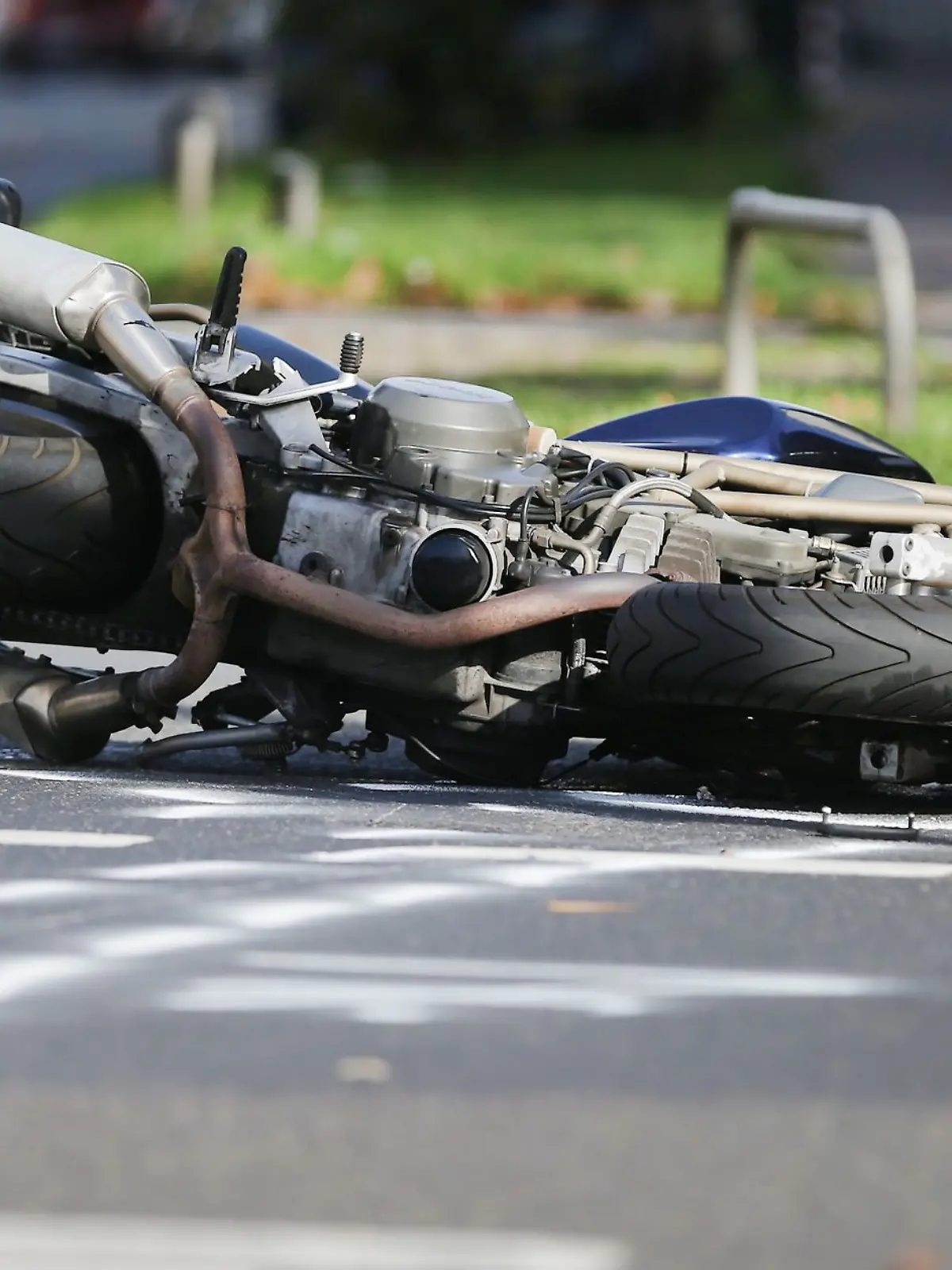 Bild zu: "Frau fotografierte sterbenden Motorradfahrer – Staatsanwaltschaft will Haftstrafe"
