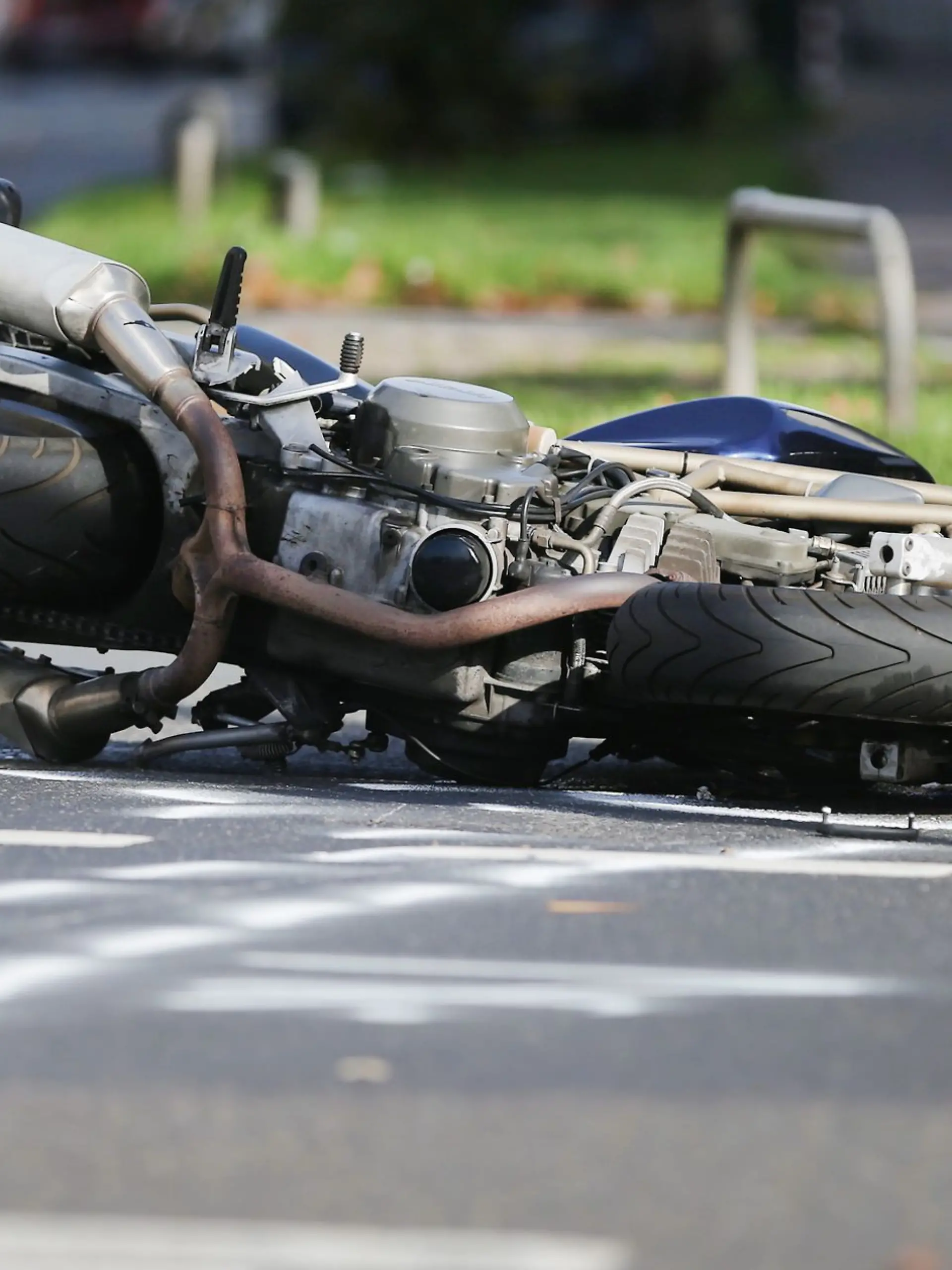 Bild zu: "Frau fotografierte sterbenden Motorradfahrer – Staatsanwaltschaft will Haftstrafe"