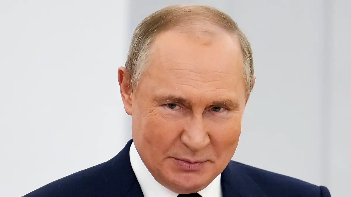 26.04.2022, Russland, Moskau: Wladimir Putin, Präsident von Russland, spricht während der Ehrung der Medaillengewinner der XXIV. Olympischen Winterspiele in Peking und der Mitglieder der russischen paralympischen Mannschaft durch das Russische Olympische Komitee im Kreml. Foto: Alexander Zemlianichenko/AP/dpa +++ dpa-Bildfunk +++