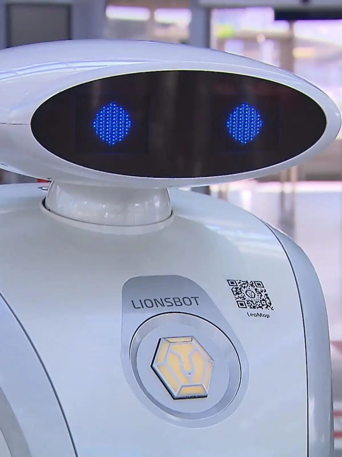 Bild zu: "Airport Düsseldorf testet Putz-Roboter"