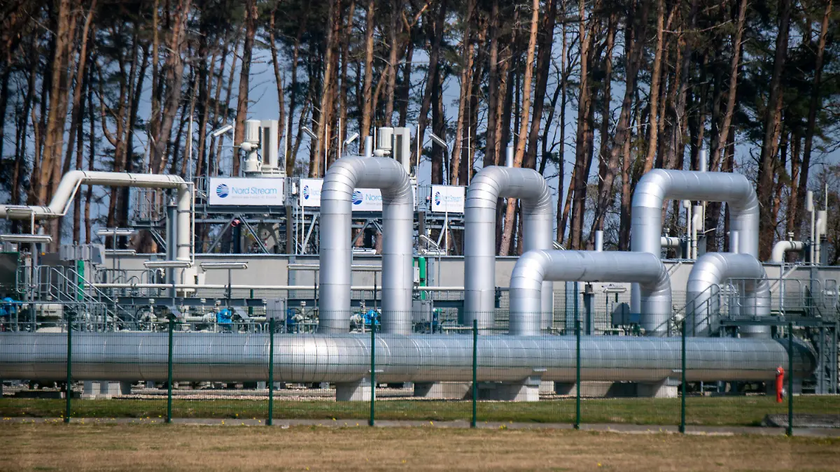 27.04.2022, Mecklenburg-Vorpommern, Lubmin: Blick auf Rohrsysteme und Absperrvorrichtungen in der Gasempfangsstation der Ostseepipeline Nord Stream 1 und der Übernahmestation der Ferngasleitung OPAL (Ostsee-Pipeline-Anbindungsleitung). In Lubmin bei Greifswald endet die Ostsee-Pipeline Nord Stream1, durch die seit 2011 russisches Erdgas nach Deutschland fließt. Foto: Stefan Sauer/dpa +++ dpa-Bildfunk +++