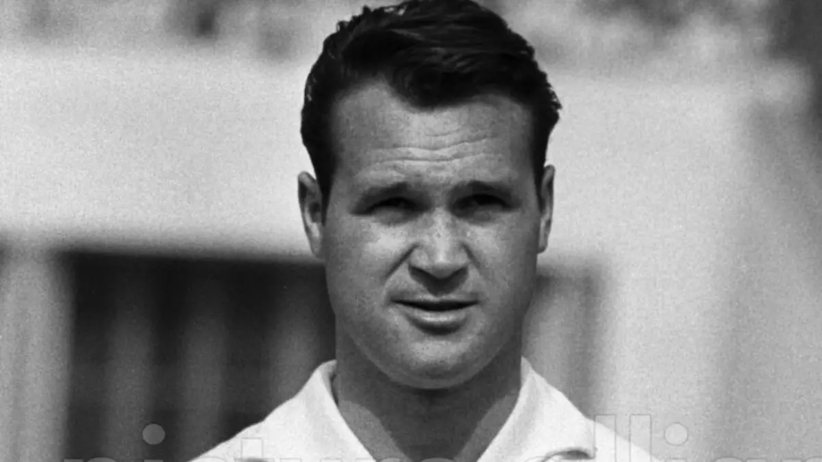 Der Leipziger Chemie-Stürmer Bernd Bauchspieß bei der Meisterehrung im Mai 1964 im Leipziger Zentralstadion. 