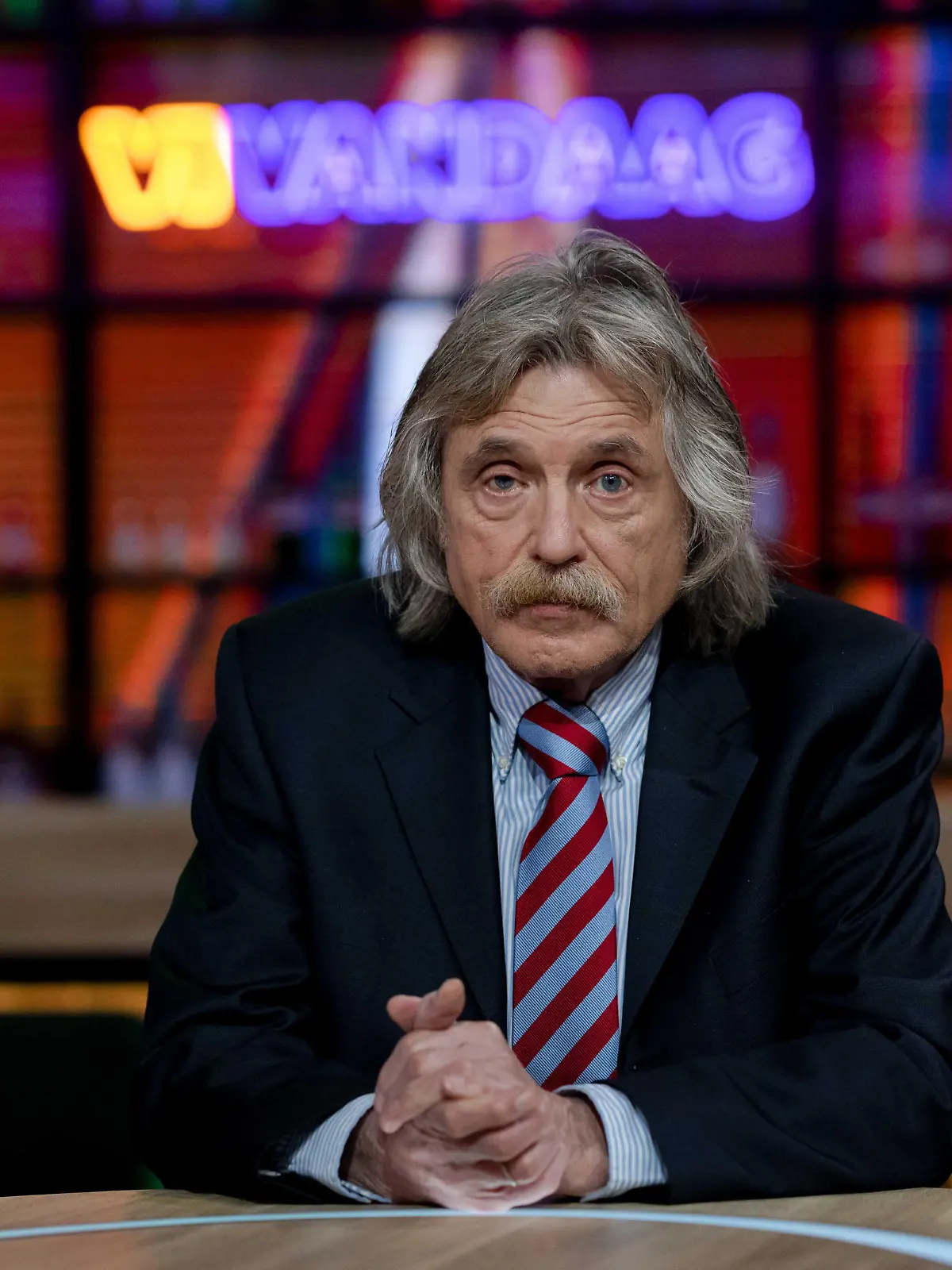 2022-01-10 22:29:19 HILVERSUM - Porträt des Moderators Johan Derksen. Gemeinsam mit Wilfred Genee und Rene van der Gijp hat sich das Trio von der Fußball-Talkshow Veronica Inside verabschiedet und präsentiert nun die neue TV-Sendung VI Today. ANP KIPPA SANDER KING