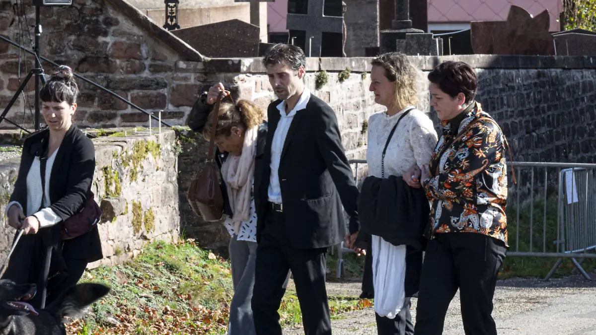 Fanny Groll the mother of Lina NEWS Linas death Teenagers funeral at Saint Arnould Church in Plaine Bas Rhin 25 10 2024 ElyxandroCegarra Panoramic PUBLICATIONxNOTxINxFRAxBEL
