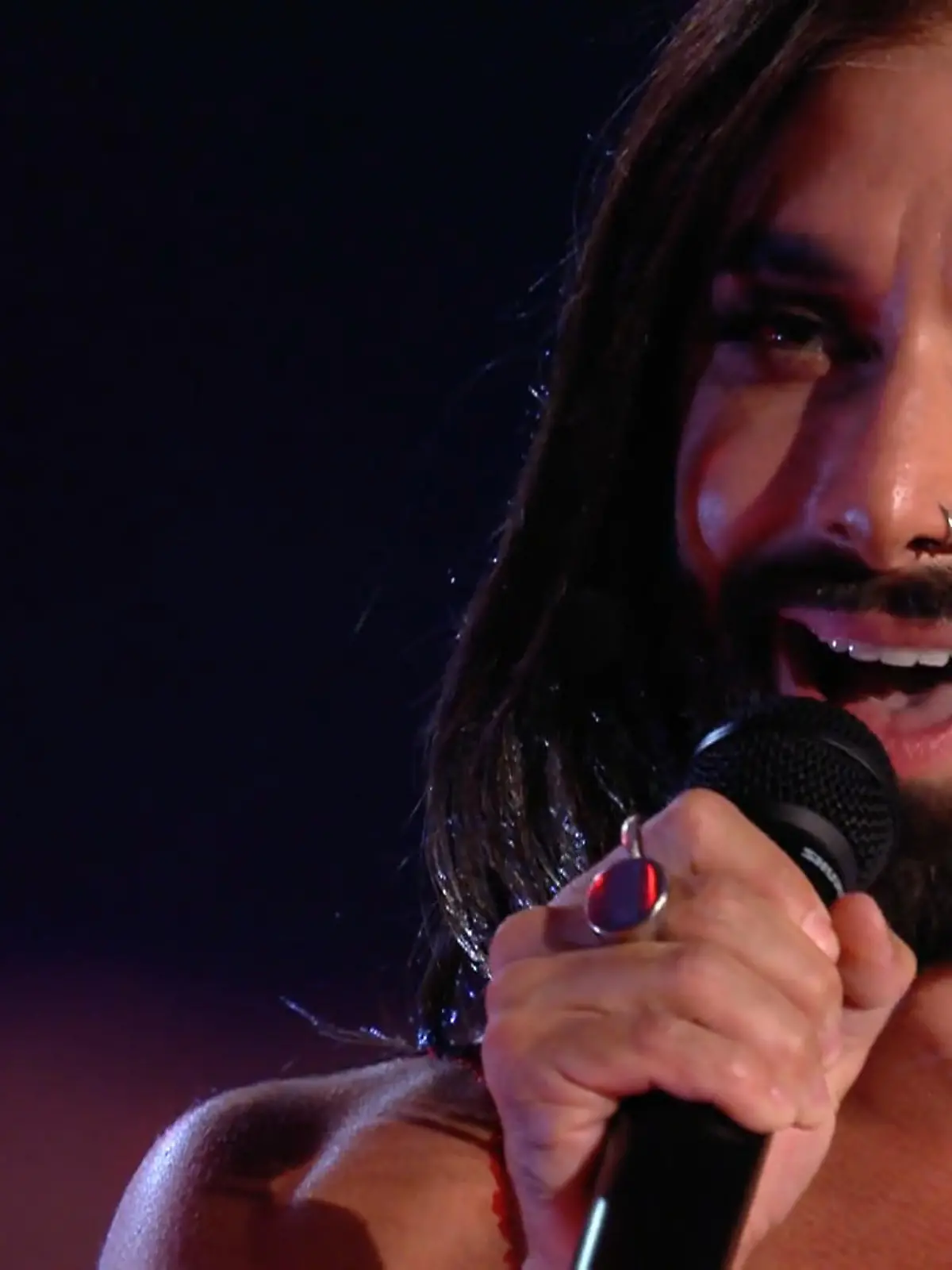 Bild zu: "Conchita Wurst haut mit "Er gehört zu mir" von Marianne Rosenberg einen raus!"