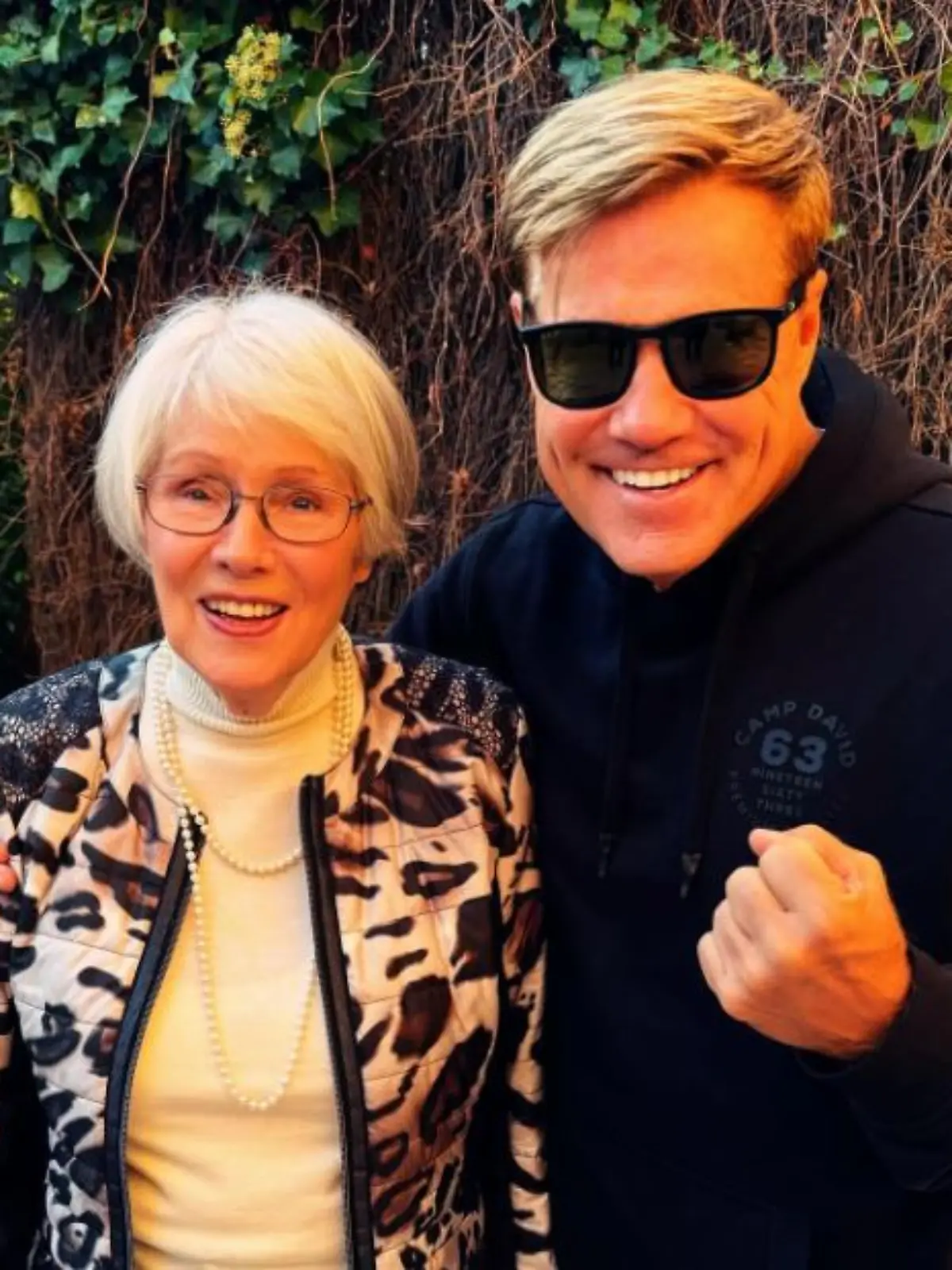 Dieter Bohlen zeigt sich mit Mutter Edith, die jetzt ihren 90. Geburtstag feiert. 