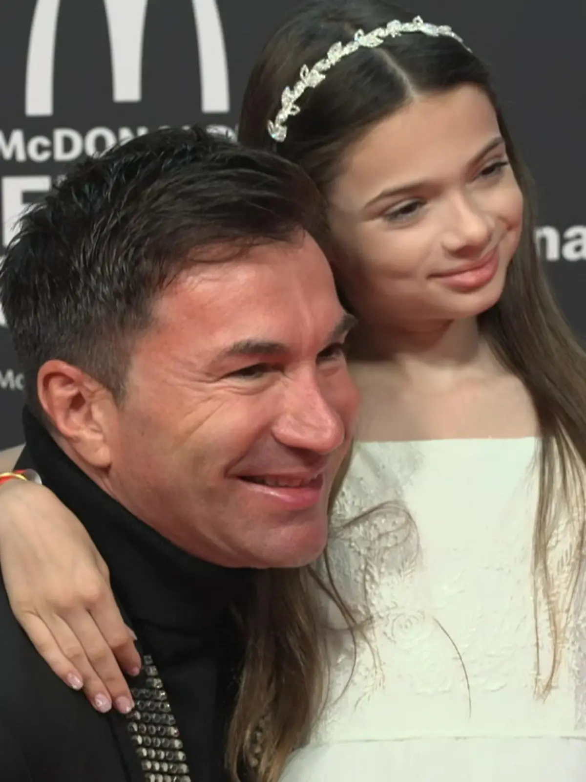 Bild zu: "Sophia darf Mama Daniela und Papa Lucas begleiten"