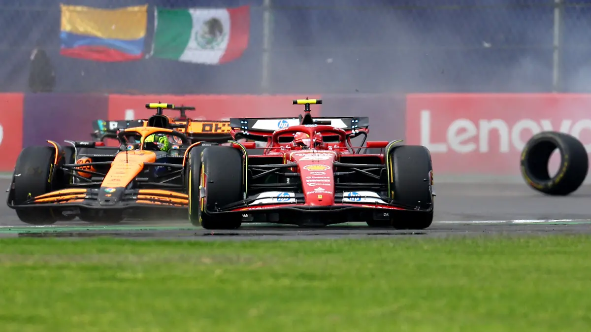 Ferrari-Pilot Carlos Sainz und McLaren-Mann Lando Norris liefern sich beim Großen Preis von Mexico ein Duell auf der Strecke.