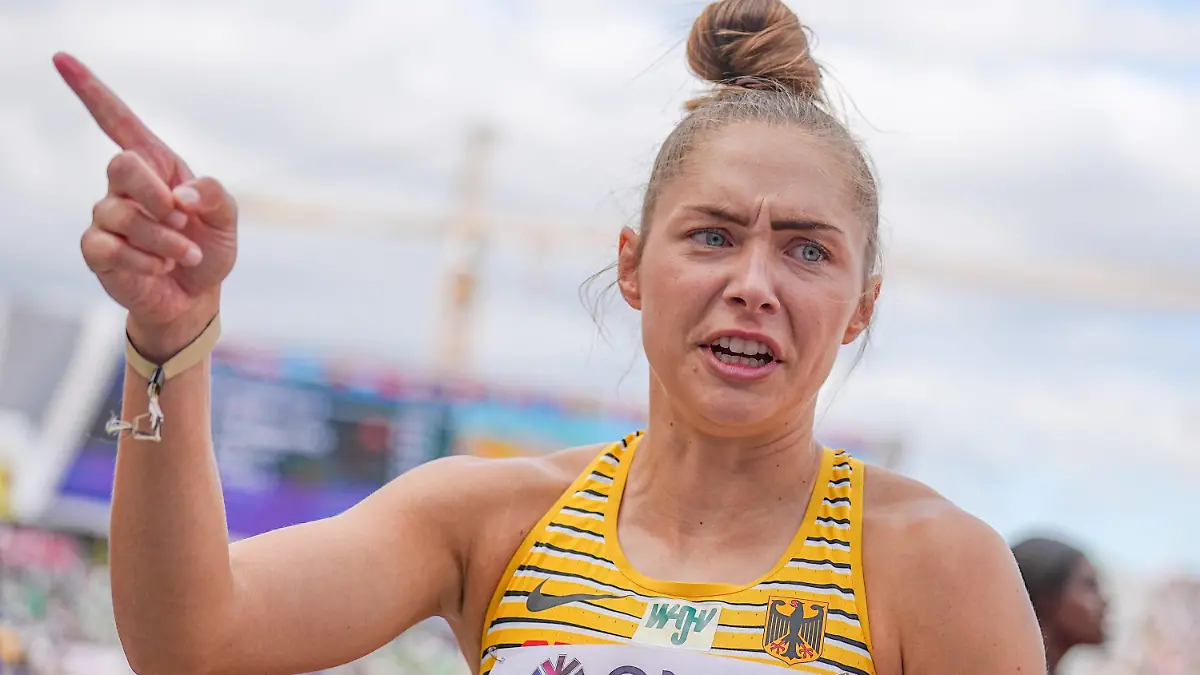 ARCHIV - 16.07.2022, USA, Eugene: Leichtathletik: Weltmeisterschaft: Gina Lückenkemper aus Deutschland im 100m Sprint Runde 1 Lauf. Lückenkemper hat sich eine gute Woche vor dem Start der Leichtathletik-EM in München gegen überzogene Kritik nach der deutschen WM-Enttäuschung gewehrt. (zu dpa "Lückenkemper kontert Kritiker nach WM - Klosterhalfen nimmt Tempo auf") Foto: Michael Kappeler/dpa +++ dpa-Bildfunk +++
