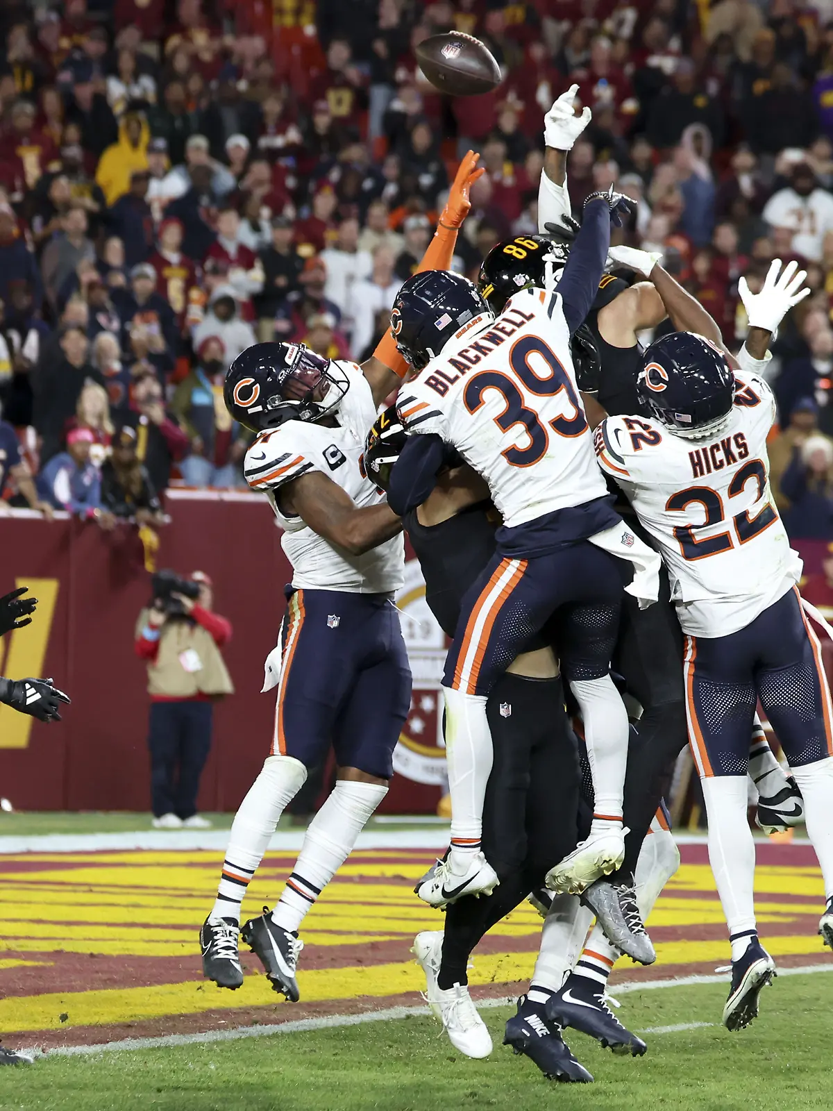 Die Chicago Bears sahen schon wie der Sieger aus, doch dann schleuderte Commanders-Quarterback das Jayden Daniels das Ei nochmal in die Endzone.