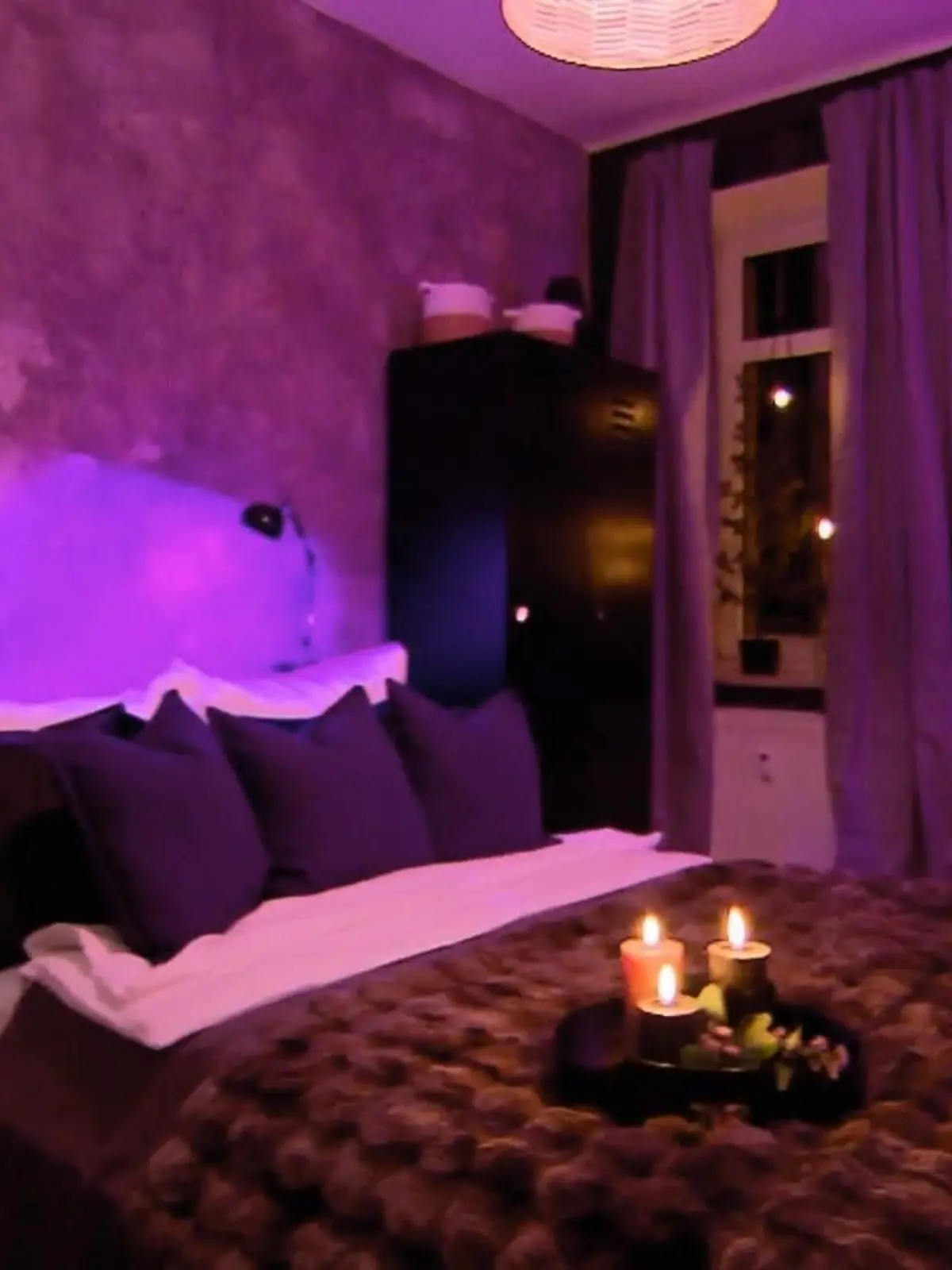 Bild zu: "Motto: Sinnliches Schlafzimmer - Tauche ein in eine erotische Farbwelt!"