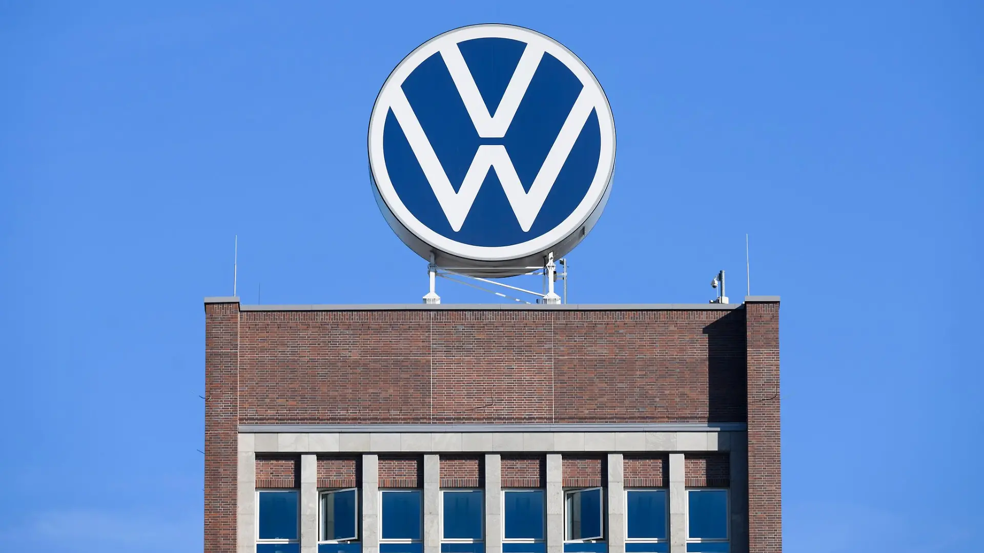 VW will laut Betriebsrat mindestens drei Werke in Deutschland schließen.