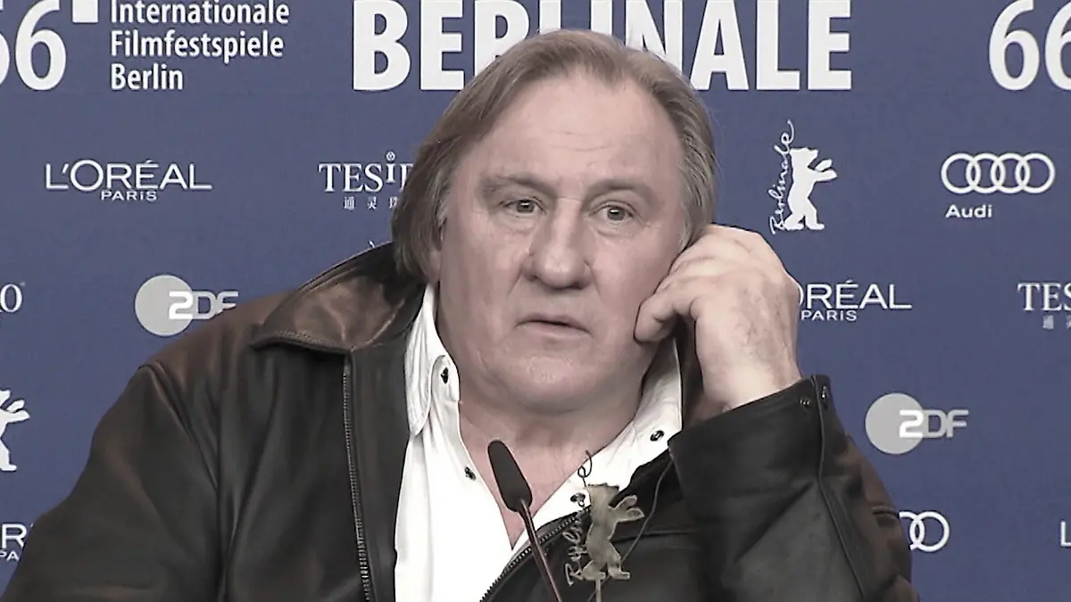 Gérard Depardieu wird zu Beginn des Prozesses von zwei Frauen wegen sexueller Gewalt angeklagt