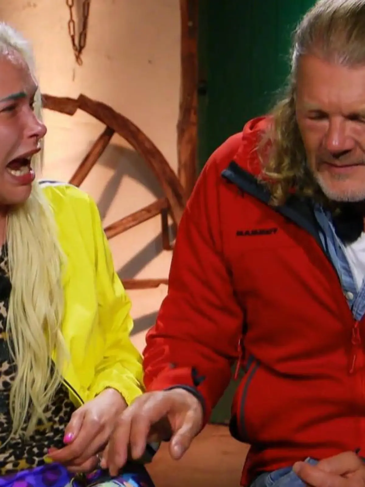 Bild zu: "Rafis Spruch setzt Theresia und Stefan gewaltig zu"